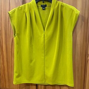 Ann Taylor Sleeveless V-Neck Shell Top in Chartreuse